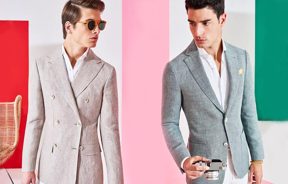 米色雙排釦西裝外套與淺灰色西裝外套